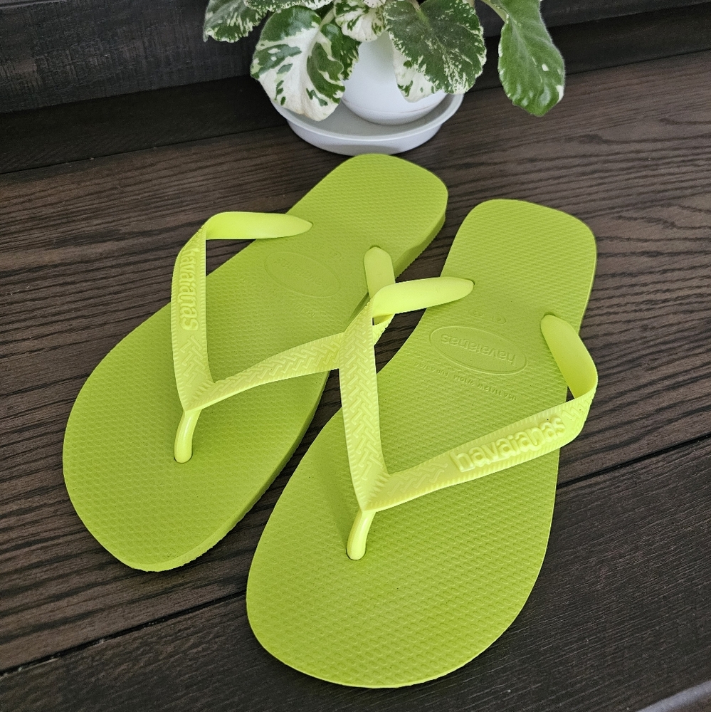 Lime Green Havaianas Women's sz 11/12